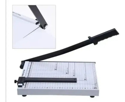 Guillotina Metálica A4 30cm Guillotina metálica.